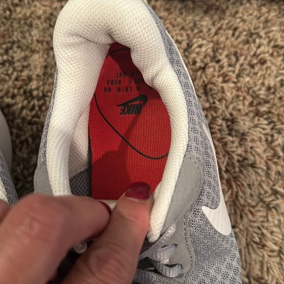 Nike Women’s grey Tanjun - Picture 2 of 4
